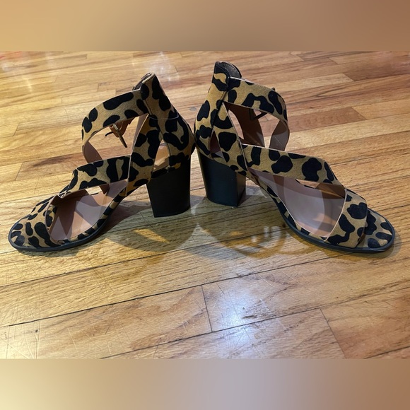 Qupid brand cheetah print strappy block heels. - Picture 12 of 12